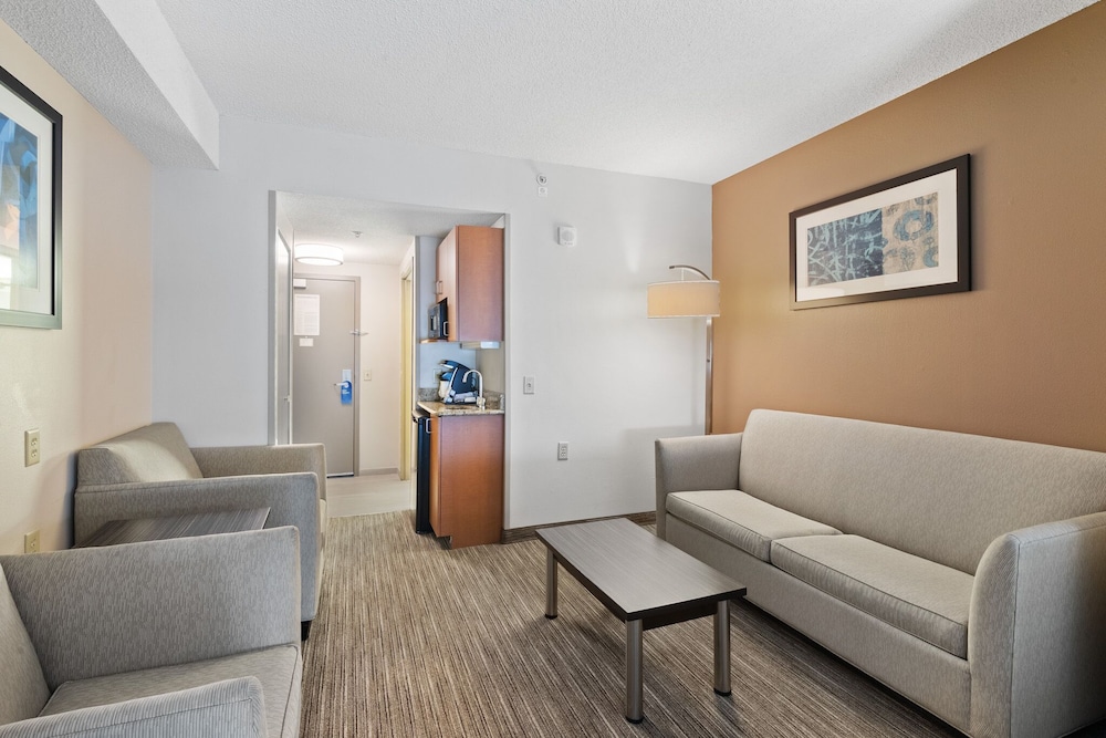 Holiday Inn Express Hotel & Suites Bethlehem 44/72