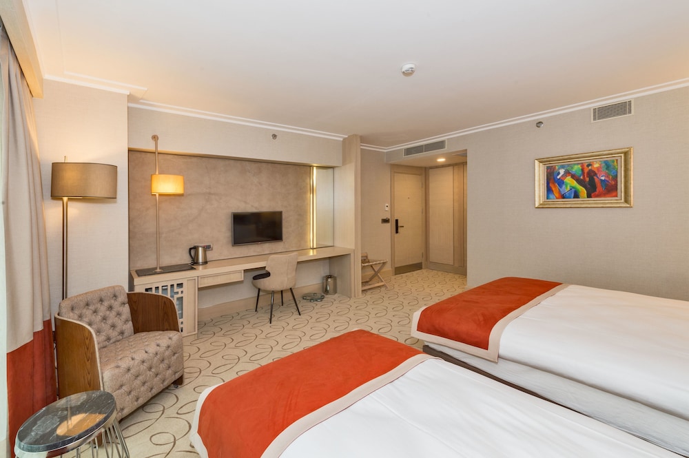DELUXE TRIPLE ROOM