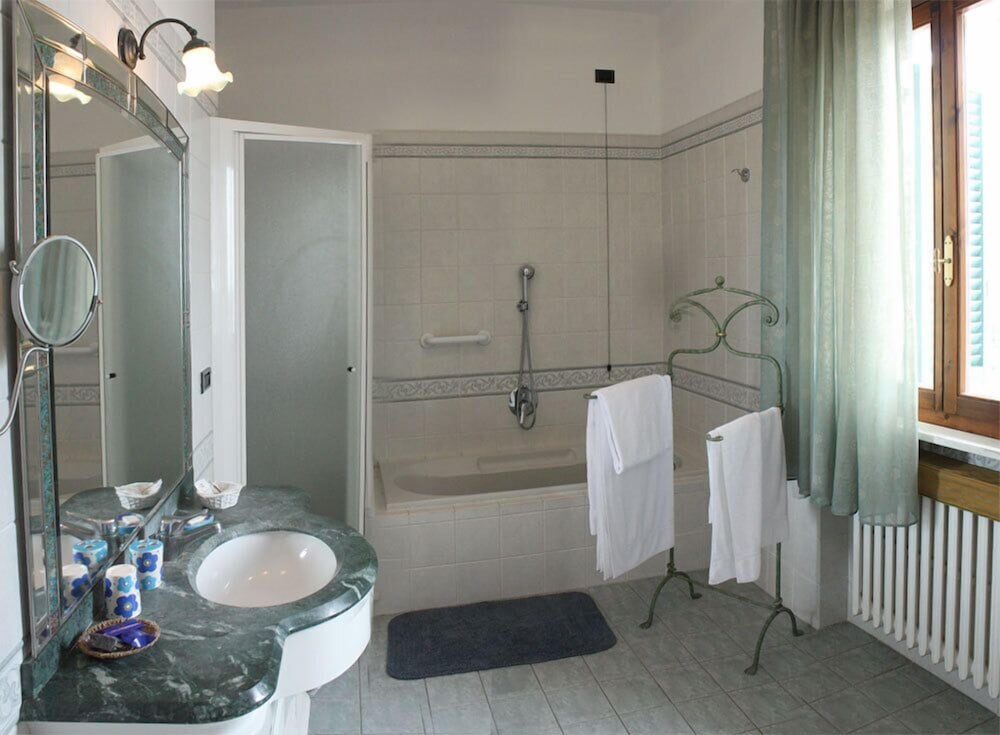 Villa Sant' Uberto Country Inn 64/65