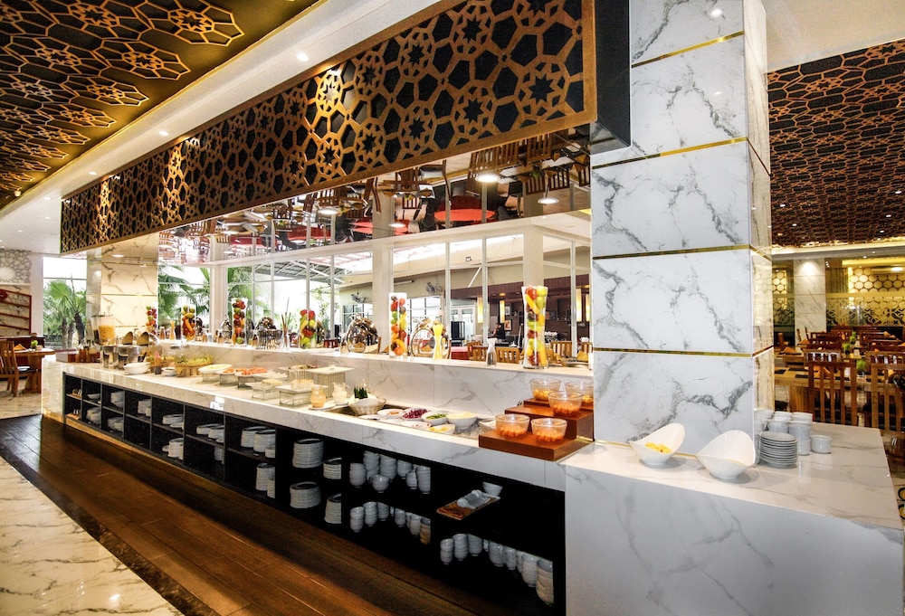 HERMES PALACE HOTEL 43/56