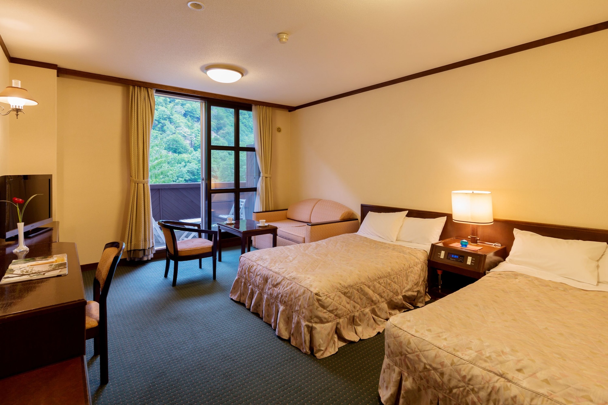 ROOM, TWIN BEDS