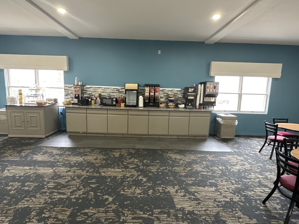 Days Inn & Suites by Wyndham Sikeston 29/51
