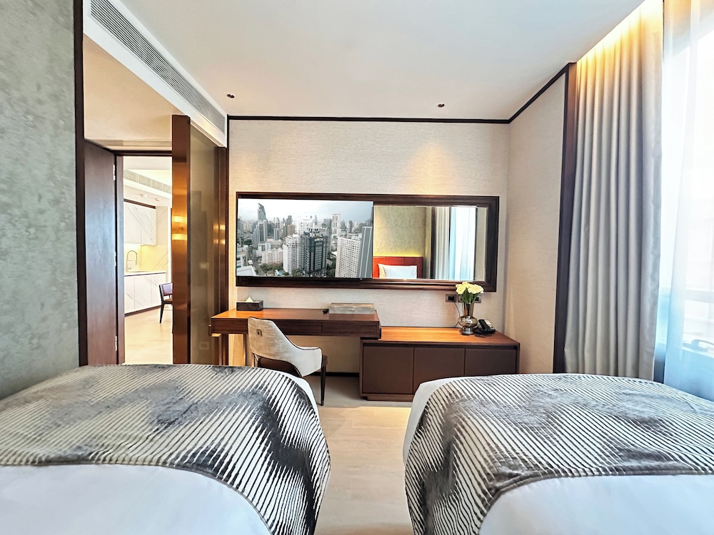 SILQ Hotel & Residence 12/50