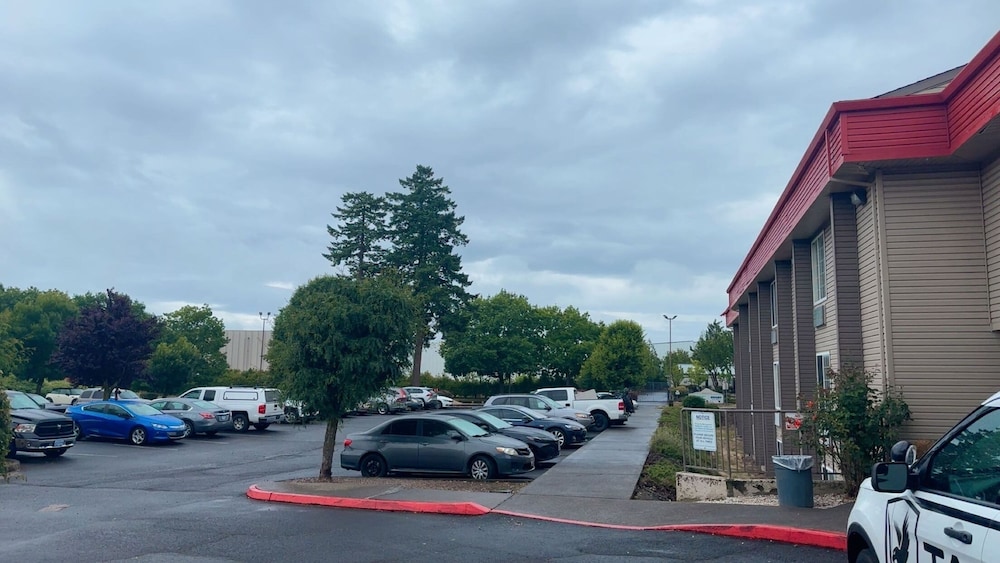 Bridgeway Inn and Suites Portland Airport (ex. Rodeway Inn and Suites NE 181st Avenue) 26/29