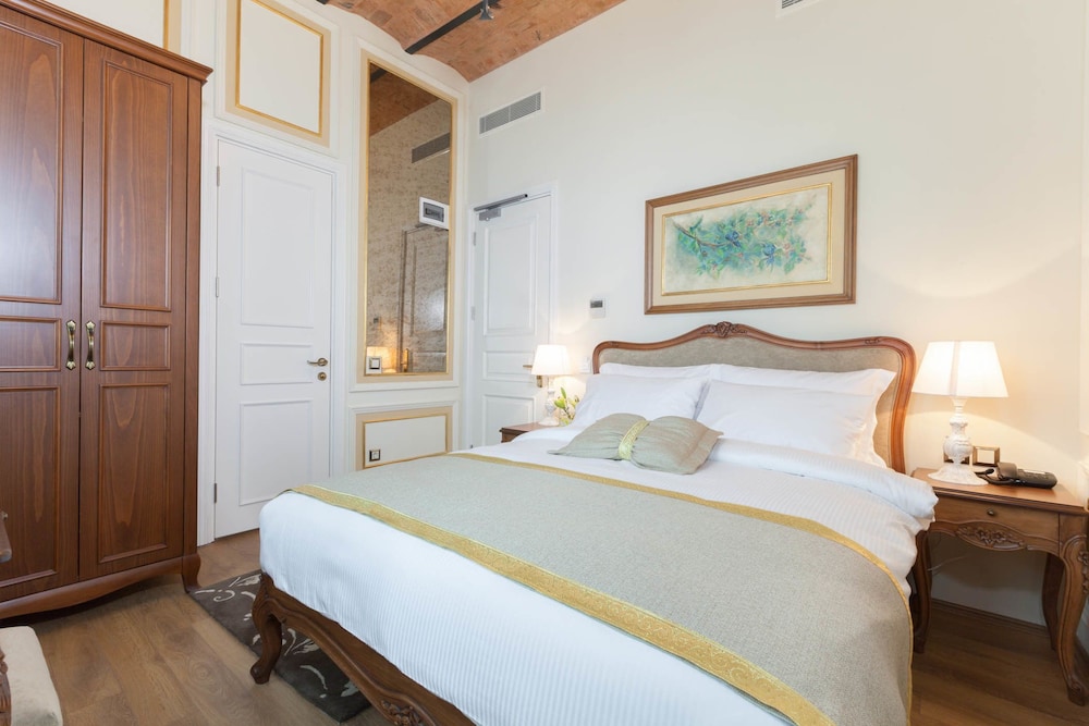 Pera Parma Hotel 9/57