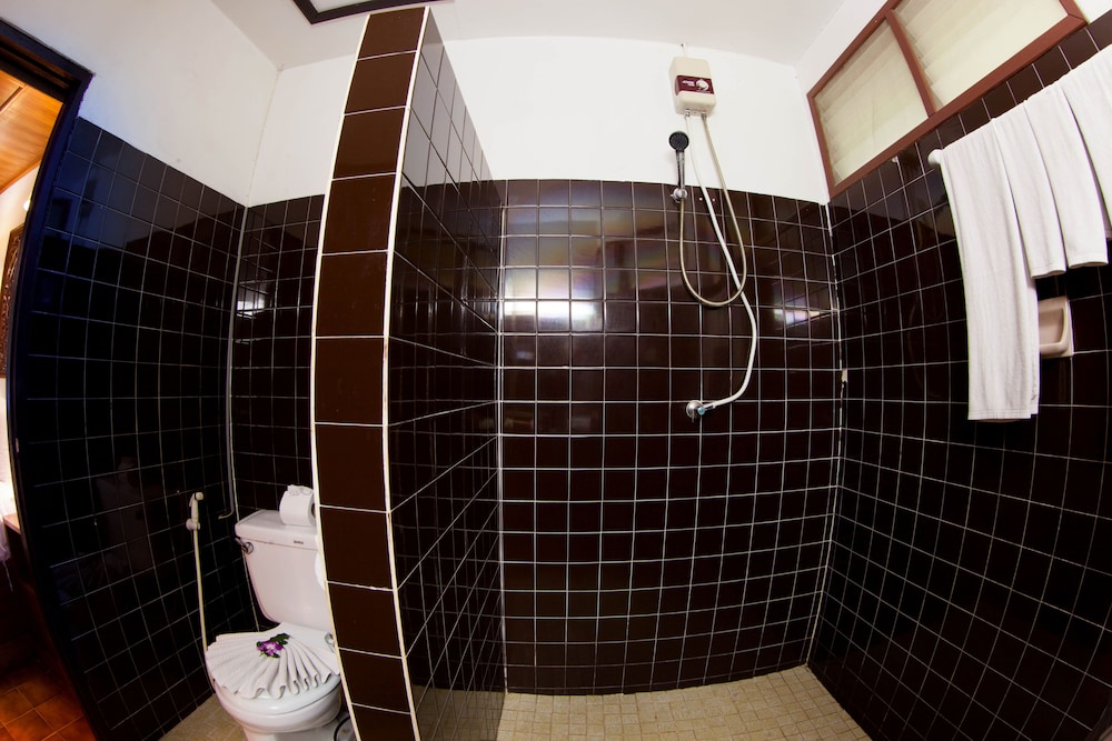 Tropica Bungalow Hotel 68/69