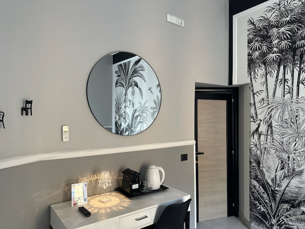 Parthenope Rooms 3/50