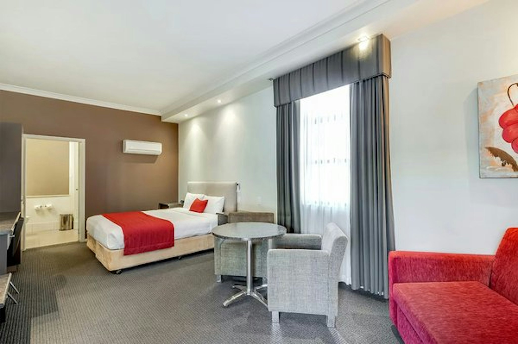 Prince of Wales Motor Inn 31/64