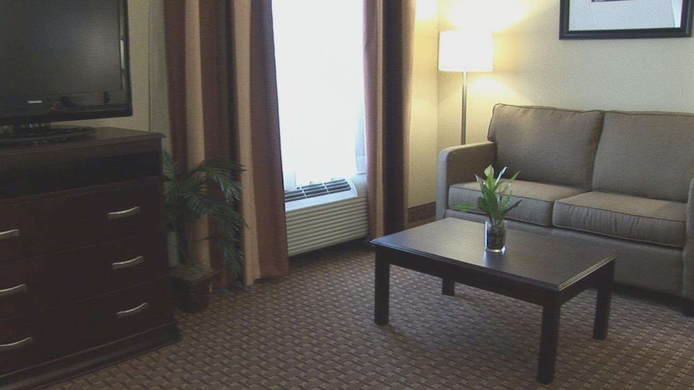 Hampton Inn and Suites Sevierville at Stadium Drive 32/40