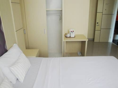 غرفة ديلوكس بسرير مزدوج، D Blitz Hotel Kendari 3/4