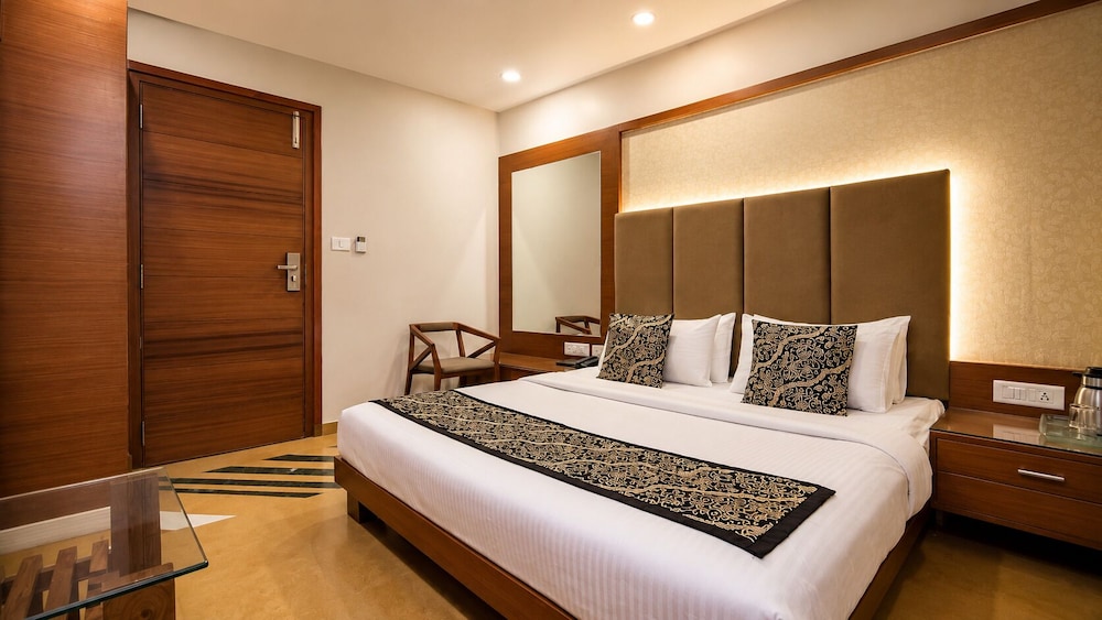 Uddhav Vilas Hotel 21/46