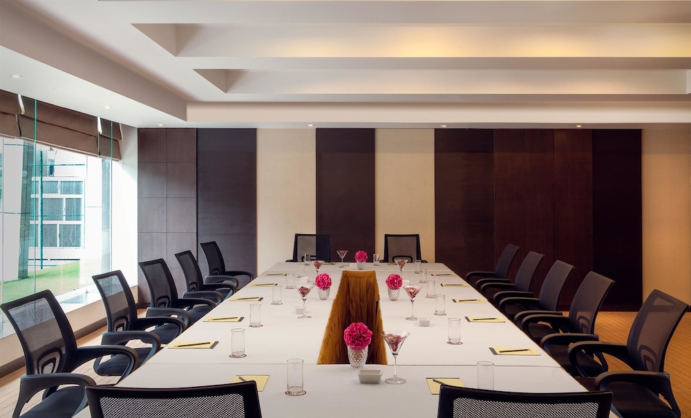 GOLDEN TULIP BHIWADI 32/33