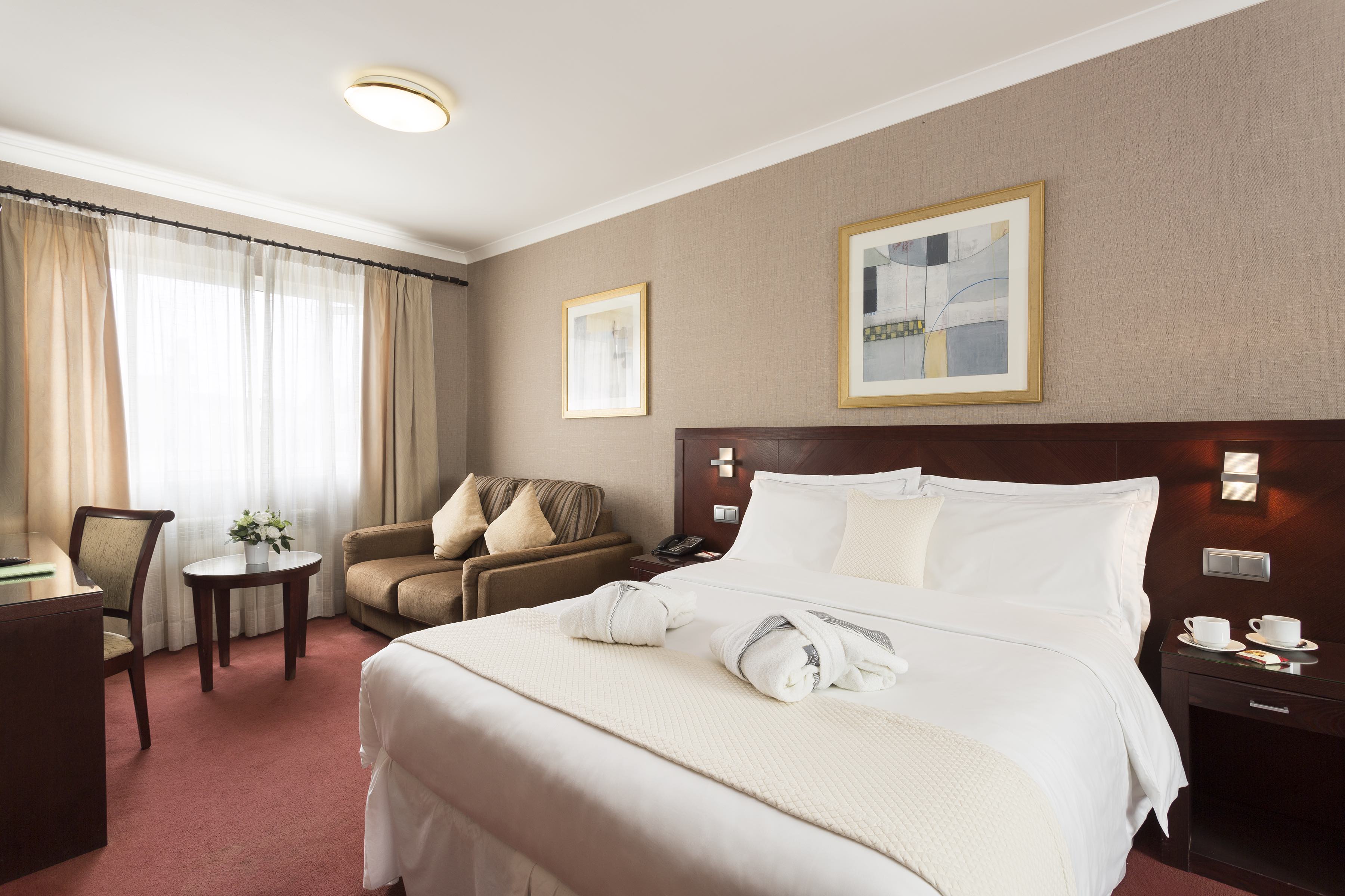 Master, Superior, Suite, Living Area