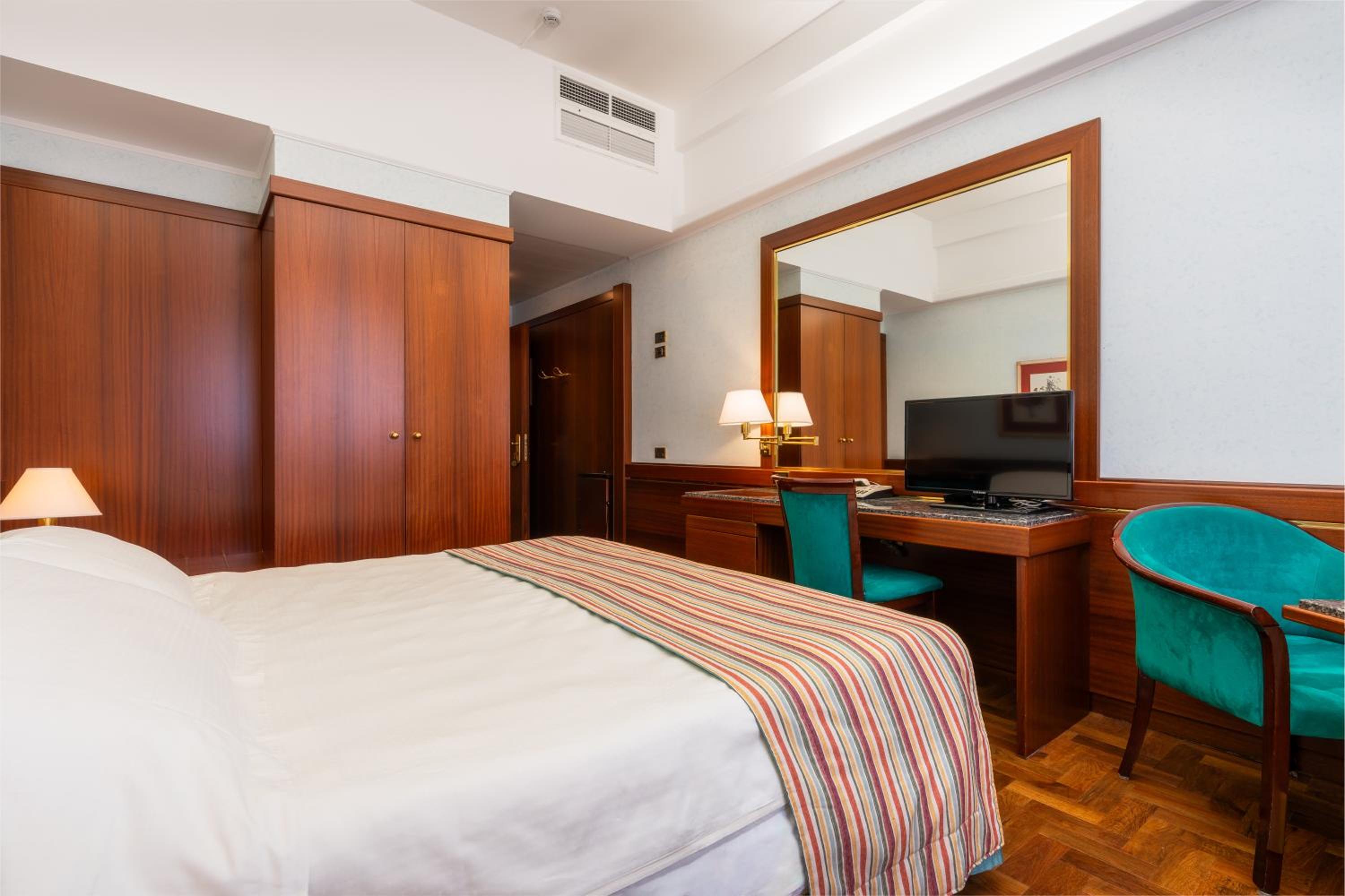 غرفة مفردة، Hotel Crivis 11/16