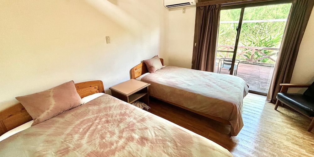 ART, ECONOMY, TWIN BEDS