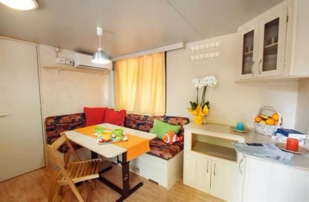 Butterfly Camping Village 24/46