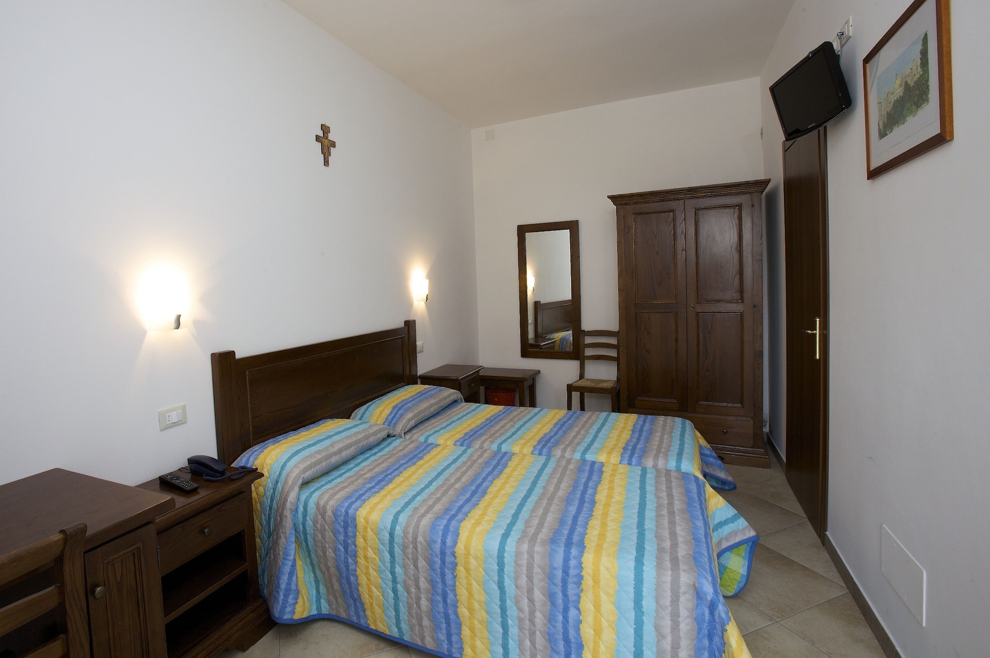 ROOM, DOUBLE BED