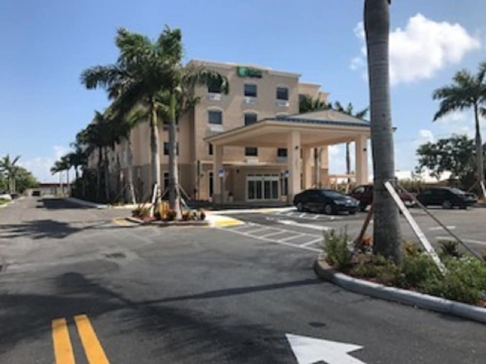 Holiday Inn Express Suites Boynton Beach West 3/71