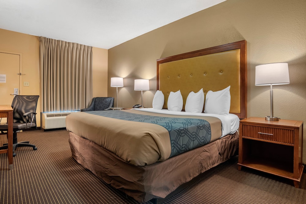 Econo Lodge Inn & Suites Foley-North Gulf Shores 14/40