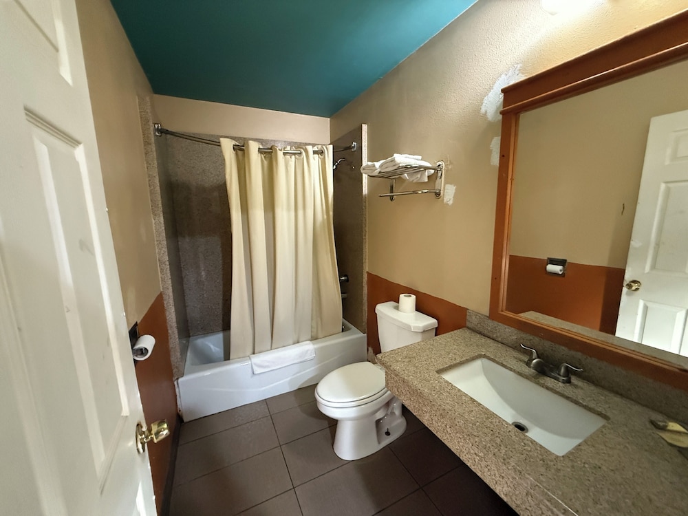 Rocky Inn Motel 38/44
