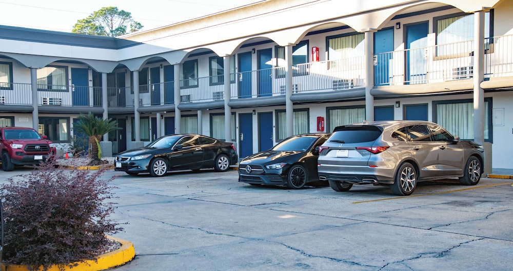 Studio6 Suites Opelousas, LA 40/55