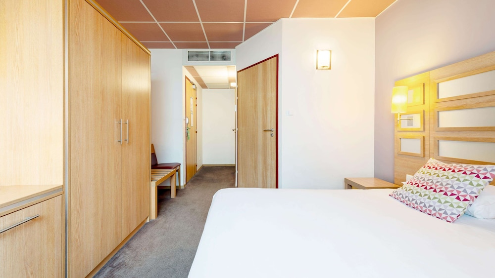 Standard, Double Bed, Sofa, Hotel Campanile Metz Nord - Talange 2/3