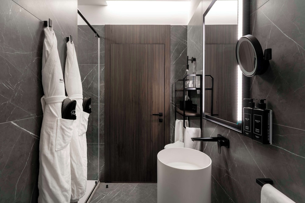Radisson Collection Hotel, Palazzo Touring Club Milan 73/73