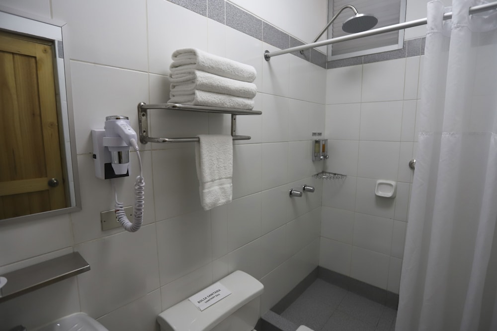 CASA ANDINA STANDARD PUNO 23/81