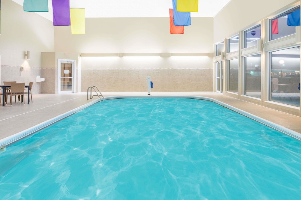 Ramada by Wyndham Springfield North 5/18