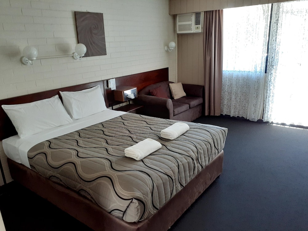 EXECUTIVE, QUEEN BED