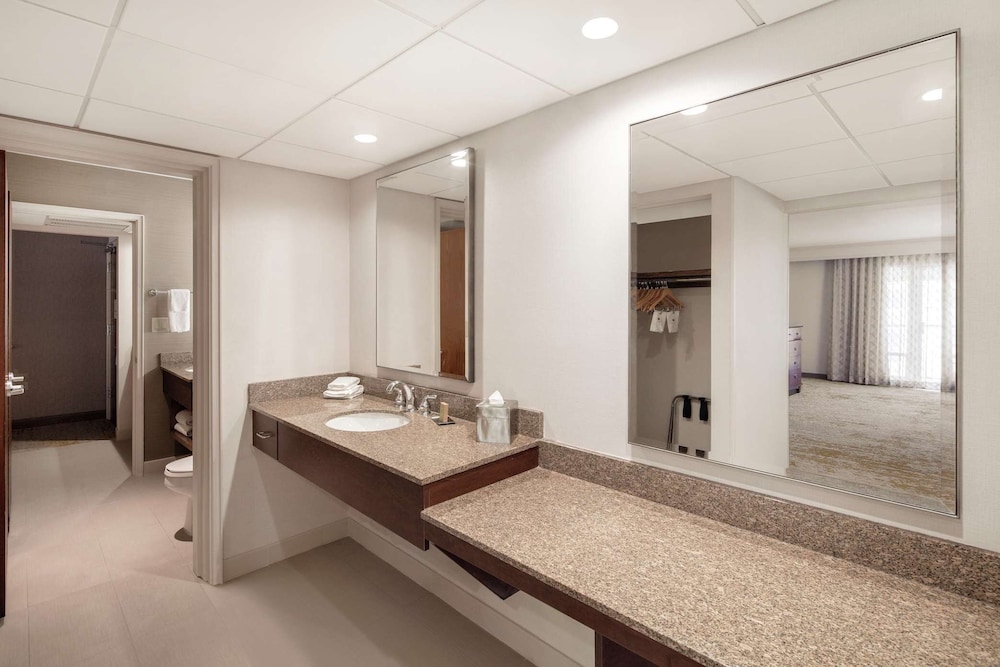 DoubleTree by Hilton Hotel Ontario Airport 26/62