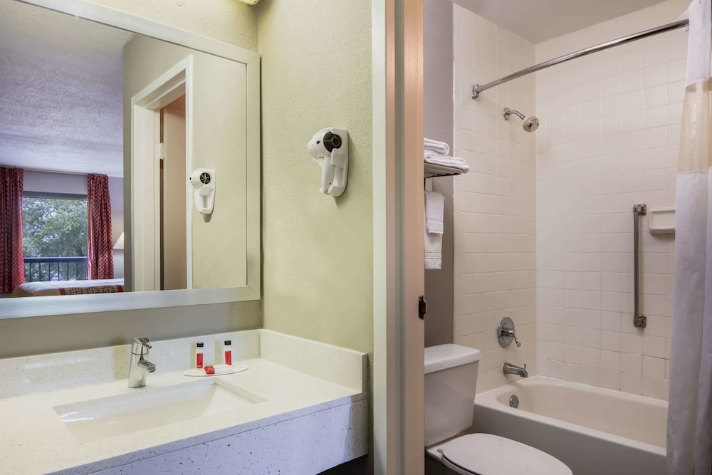 Days Inn By Wyndham Wilson 23/41
