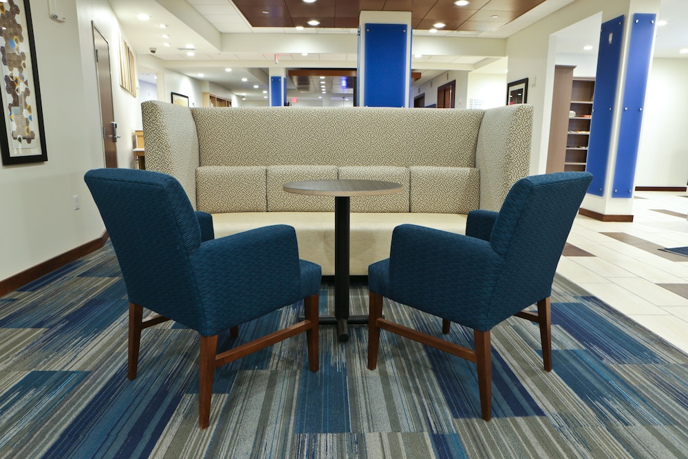 Holiday Inn Express Suites Monroe 42/43