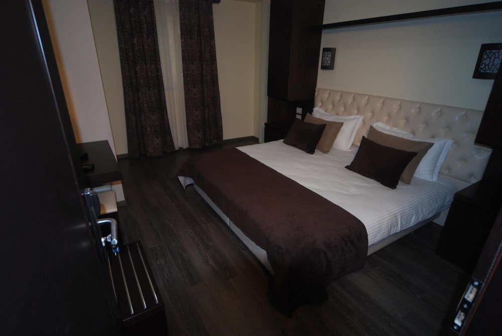 HOTEL TOWN HOUSE 14/36