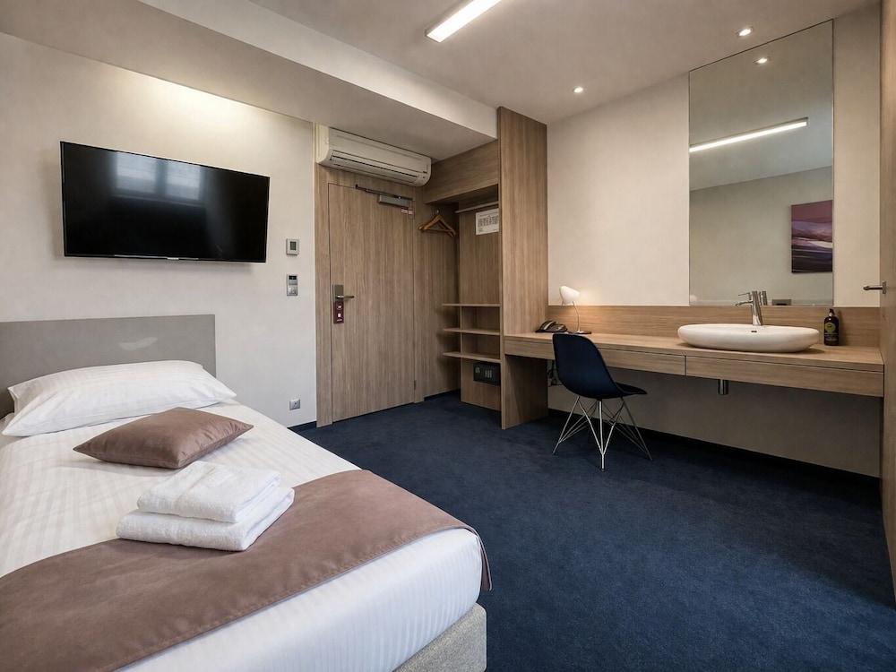 Kongres Hotel Roca 23/76