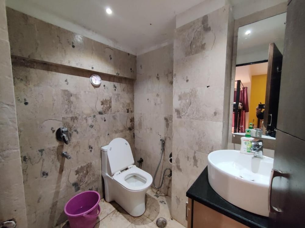 Joey's Hostel 40/47