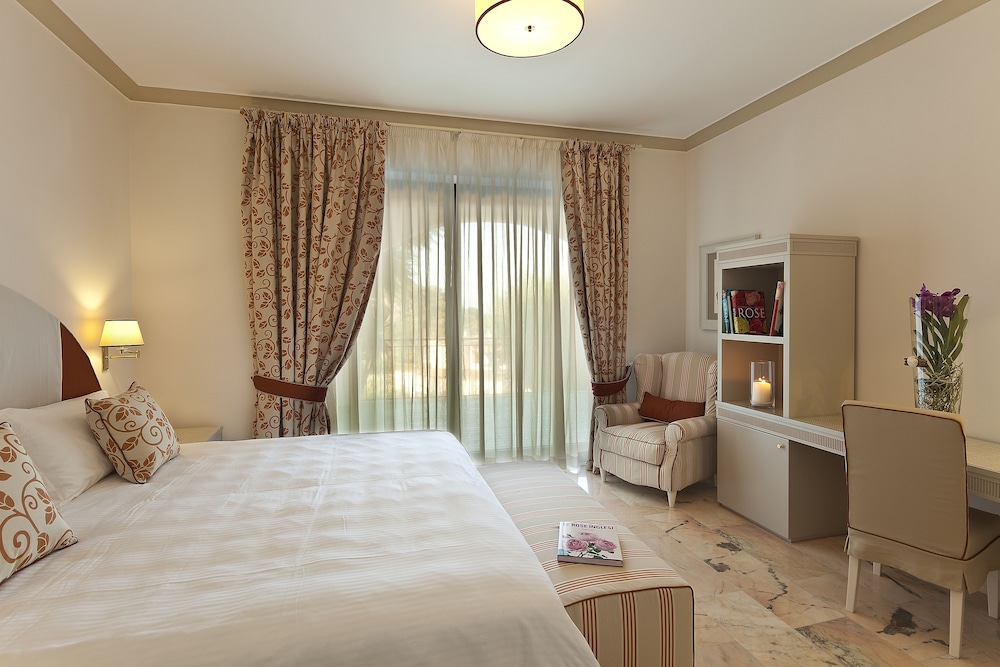 DELUXE, SUITE, KING AND TWIN BEDS, SEA VIEW, SOFA, HOT TUB, TERRACE