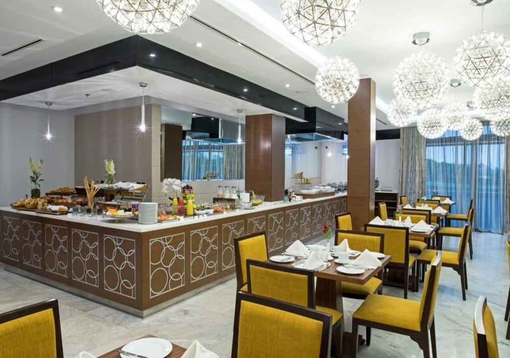 The Envoy Hotel 42/50