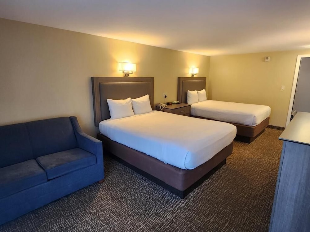 Hyannis Travel Inn 12/45