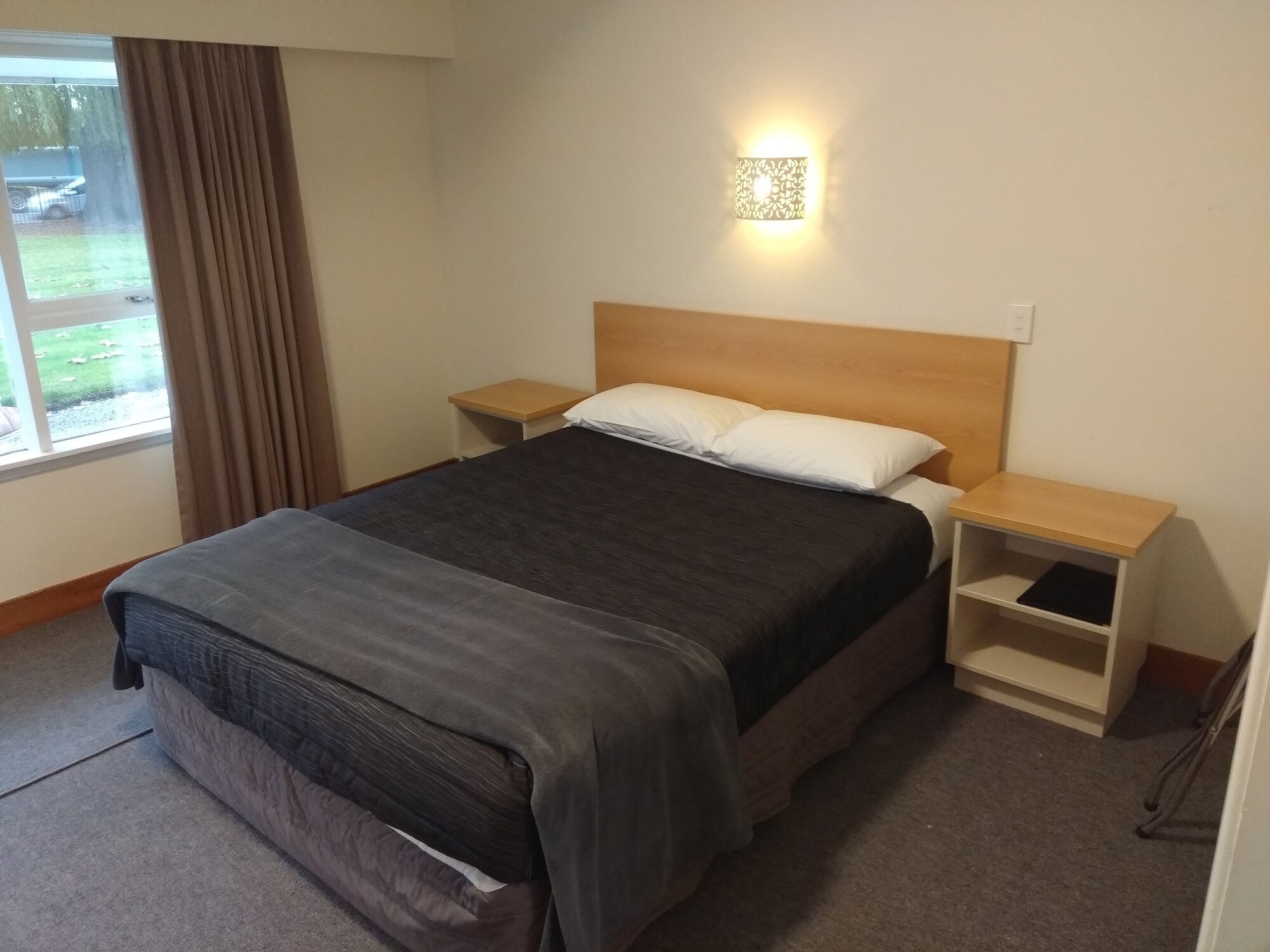BUDGET, QUEEN BED