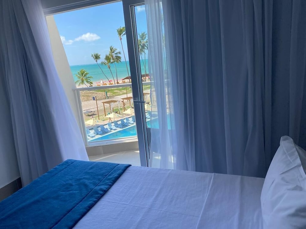 غرفة بسرير كوين وسرير فردي بإطلالة على المسبح، Maragogi Brisa Exclusive Hotel 3/5