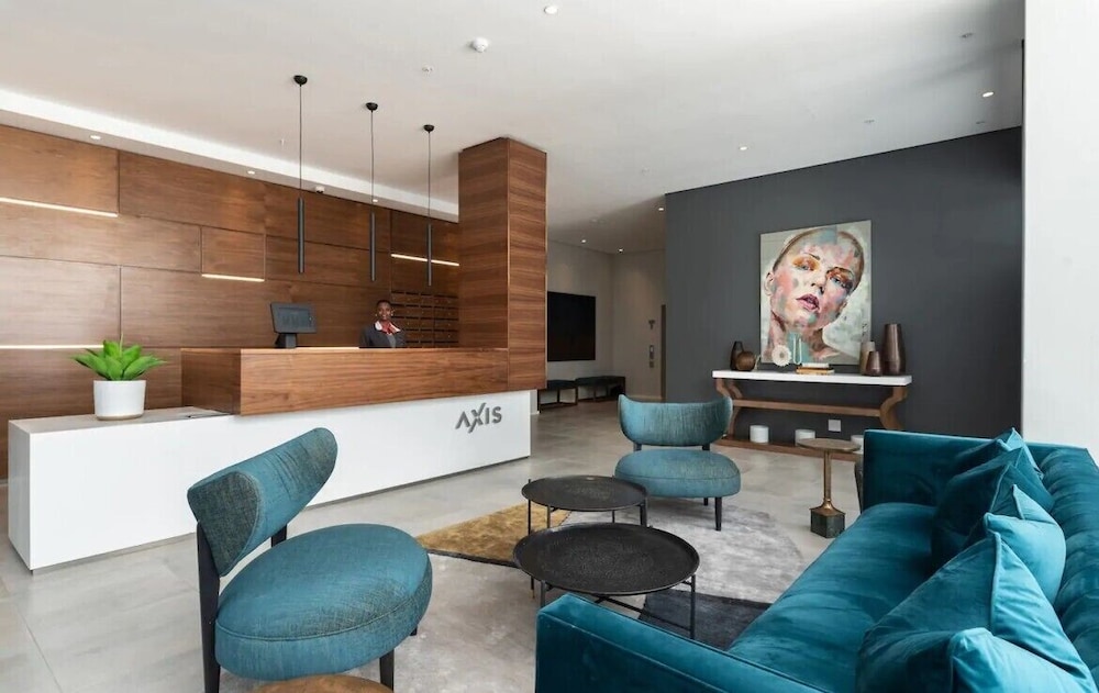 Axis Luxury Apartments 4/25