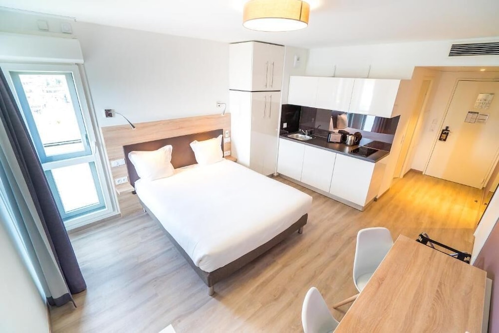 Connecting, Studio, Suite, Queen and Twin Beds