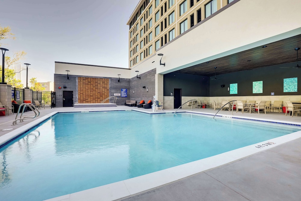 Drury Plaza Hotel North Charleston 3/55