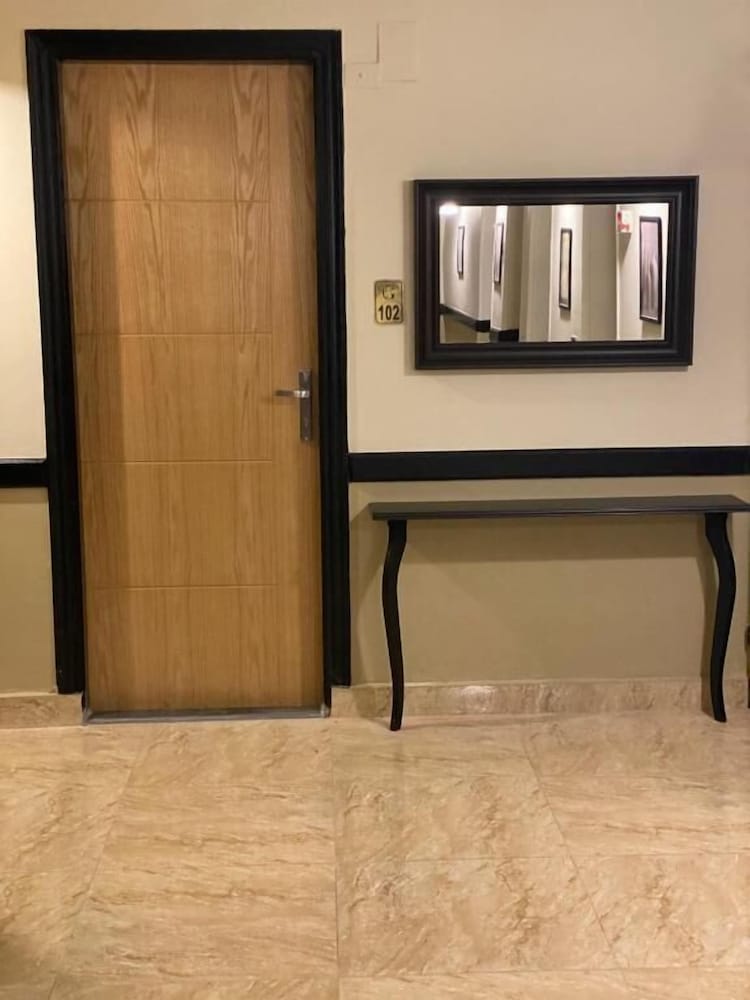 New Garden Palace Hotel 7/24
