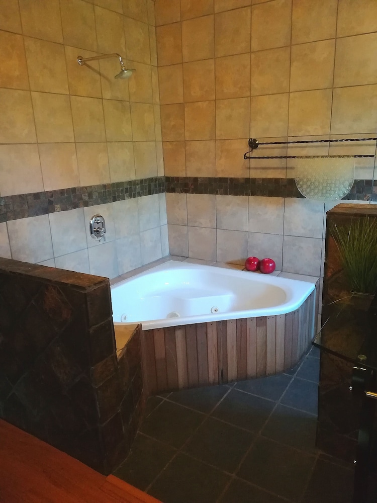 24 On Vrey Boutique Hotel 25/50