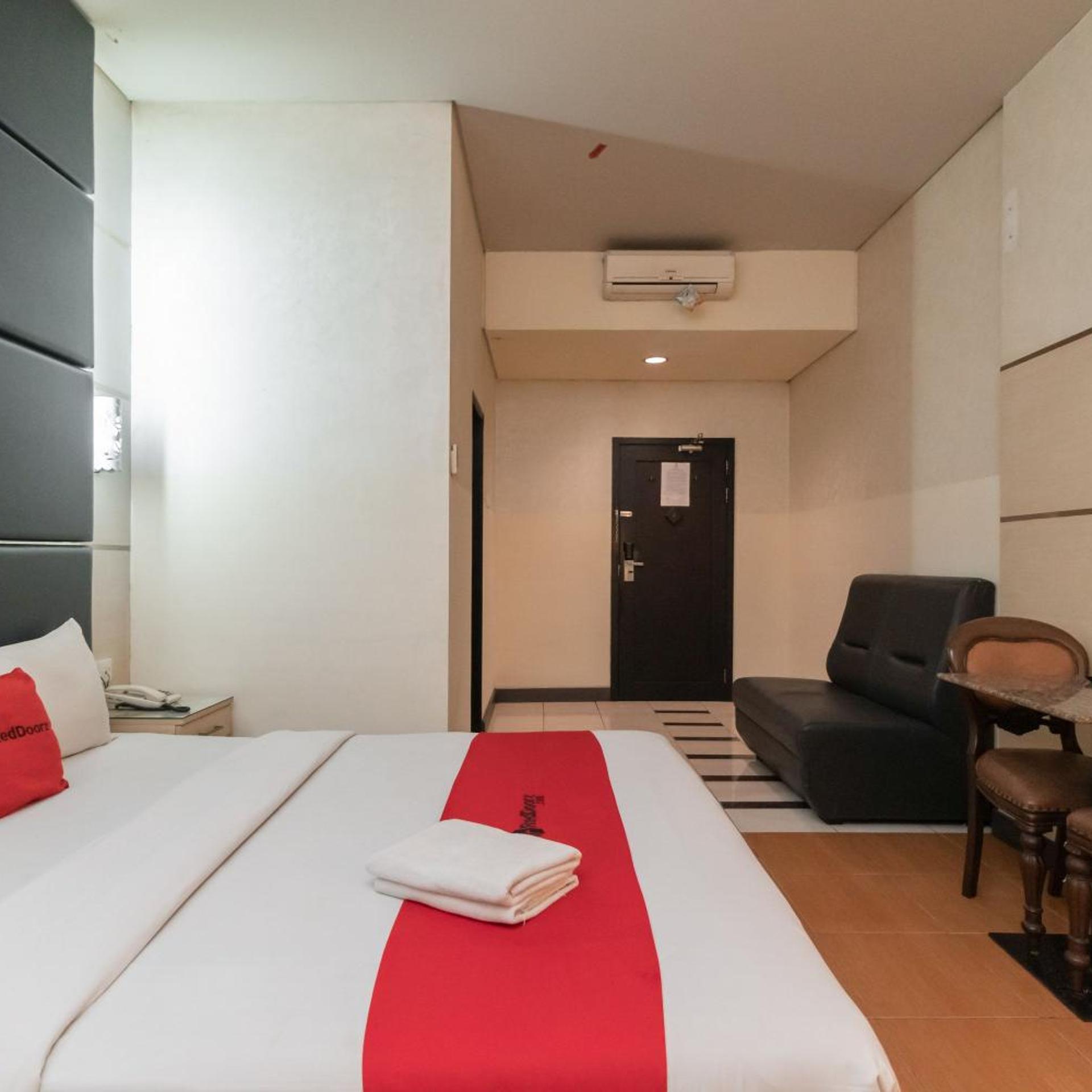 OYO 180 Hotel Mirah (Mirah Hotel) 9/55