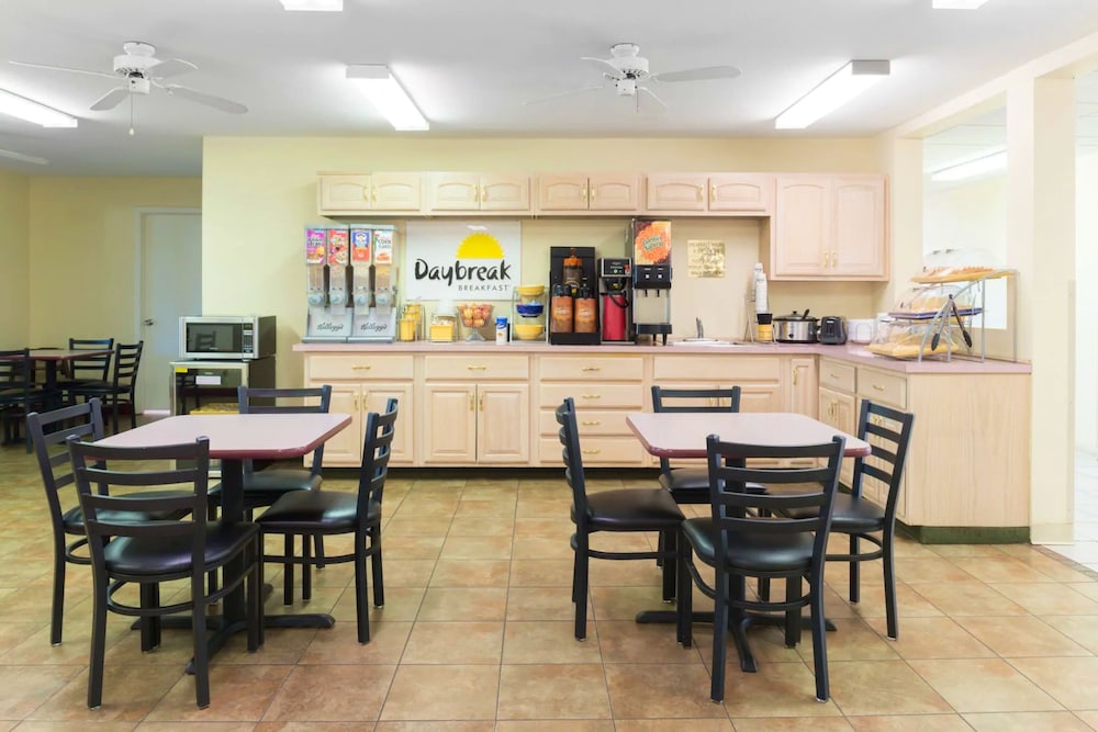 Days Inn by Wyndham Mount Vernon 32/50