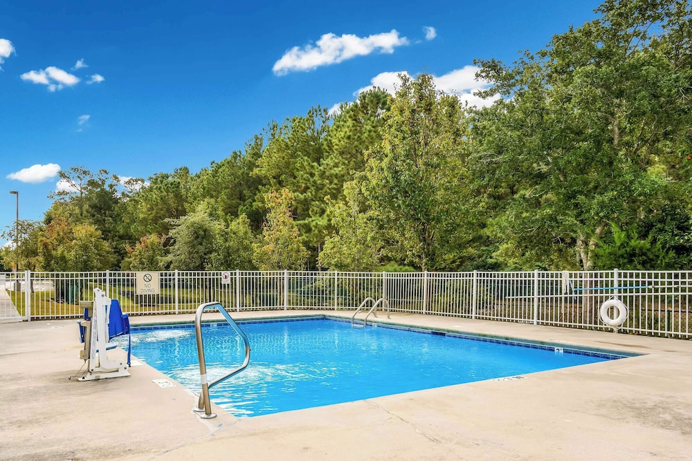 Sleep Inn & Suites Jacksonville Near Camp Lejeune 15/33