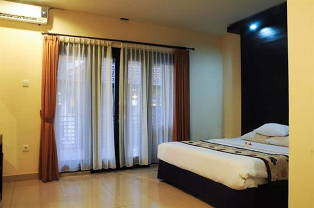 Taman Tirta Ayu Pool And Mansion 13/35